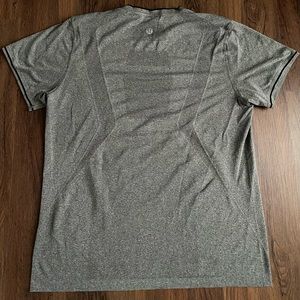 Men’s Lululemon Grey XL Shirt